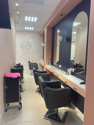 Посетите салон красоты «Кукла» со скидкой до 50%!