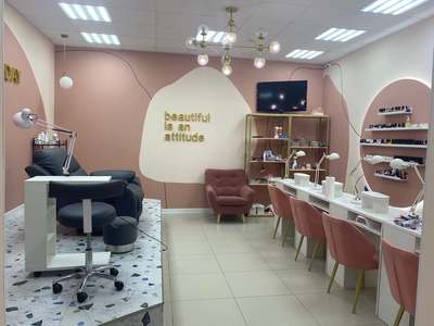 Посетите салон красоты «Кукла» со скидкой до 50%!