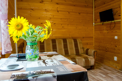 Тепло русской бани и уют деревянных домиков — Ваш идеальный отдых на базе «Берёзовая роща» со скидкой до 60% Тепло русской бани и уют деревянных домиков — Ваш идеальный отдых на базе «Берёзовая роща» со скидкой до 60%