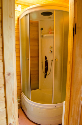 Тепло русской бани и уют деревянных домиков — Ваш идеальный отдых на базе «Берёзовая роща» со скидкой до 60% Тепло русской бани и уют деревянных домиков — Ваш идеальный отдых на базе «Берёзовая роща» со скидкой до 60%